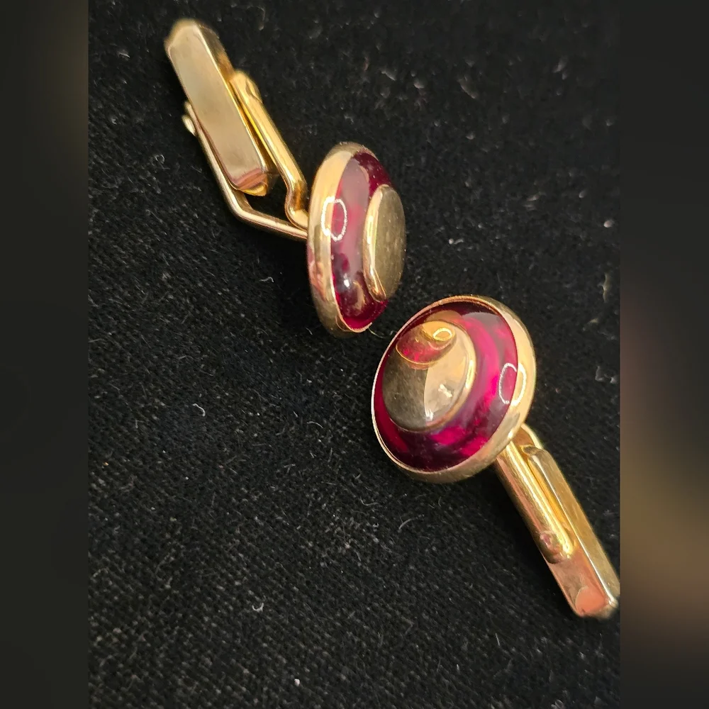 Swank Art Deco Red Glass Bullseye Cufflinks Understated Elegant